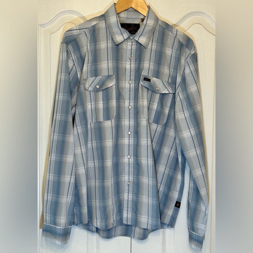 Howler Brothers men’s large pearl snap metallic thread vented button up.